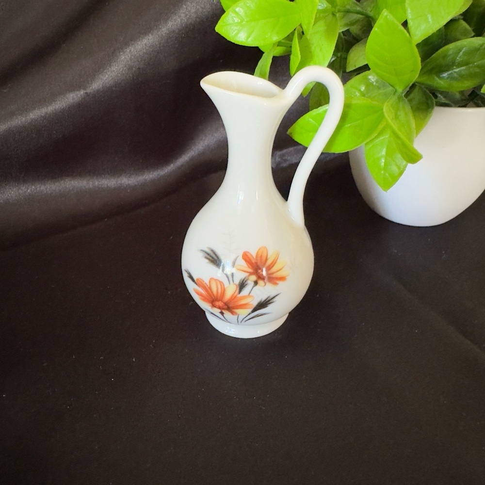 💜 mini Flowered Ceramic Vase with Handle 3.5” high